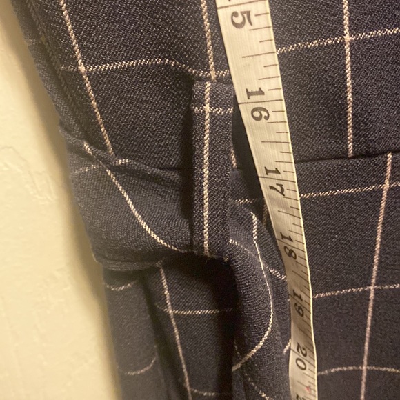 PEARL BY LELA ROSE
Plaid Print V-Neck Jumpsuit
Size:6 Roomy enough to fit size 8 - Picture 8 of 9